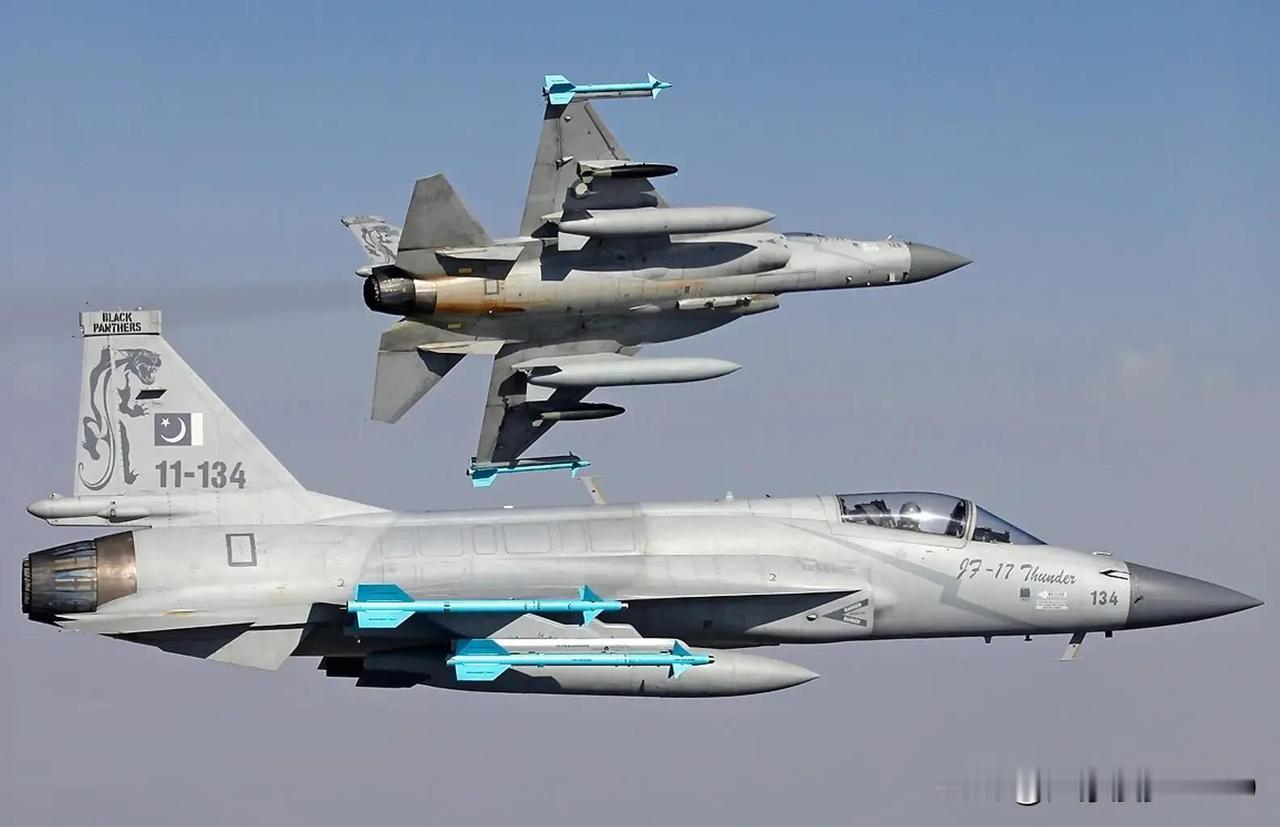 中巴合作JF-17“雷电-枭龙”战机，或迎来外贸订单大爆发。

JF-17“雷电