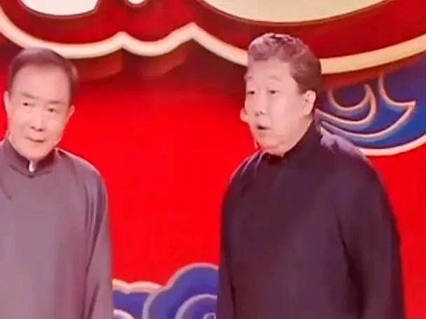 郭德纲那段《论相声五十年现状》刚下台，观众群里“唉声叹气”刷屏，说像被班主任点名
