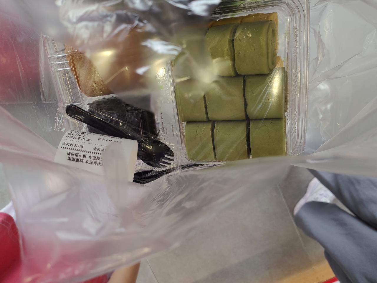 家里熏蚊子呢，今天来店里玩玩。
     玩了三个小时，腻味了，该回家了。二宝说