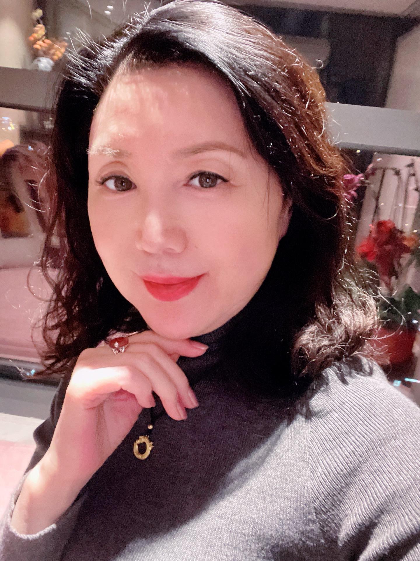 写少妇，就不能只写少妇，要写是秋日最美的晚霞，是冬至银杏与枫叶，少妇30岁绝对是