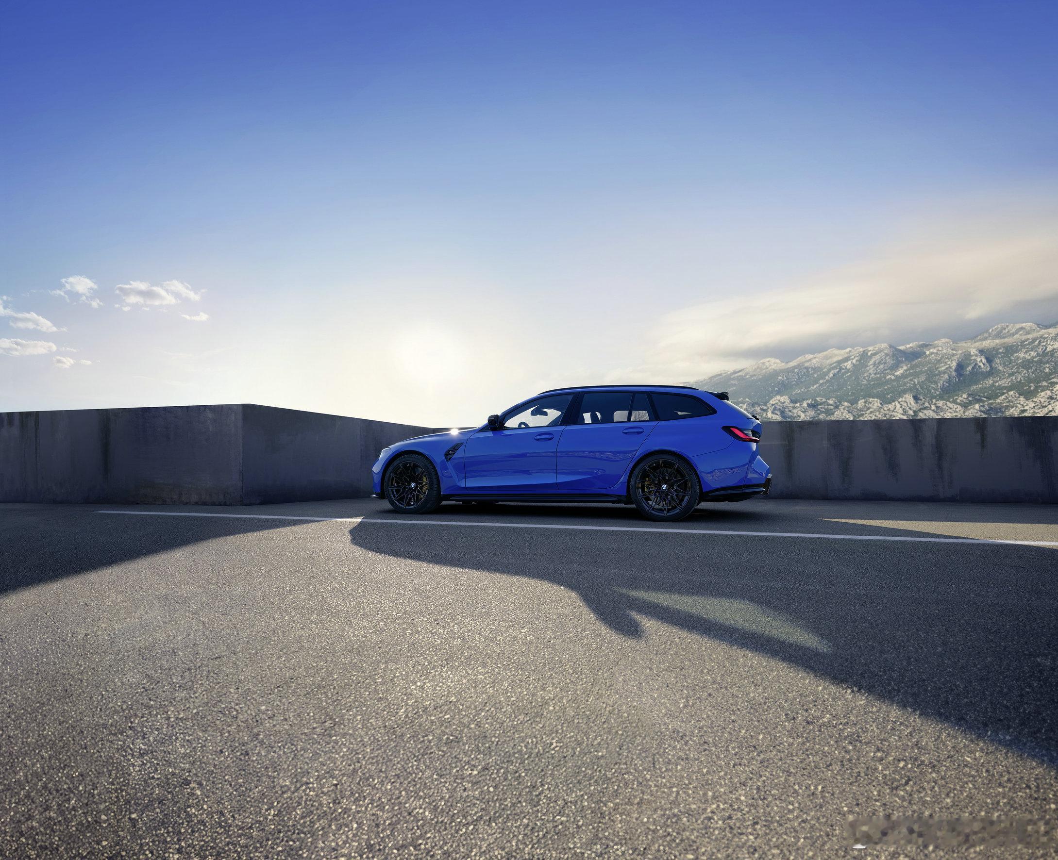 全新BMW M3旅行版即将中国首发。3.0升直列六缸双涡轮“机皇”发动机、赛道级