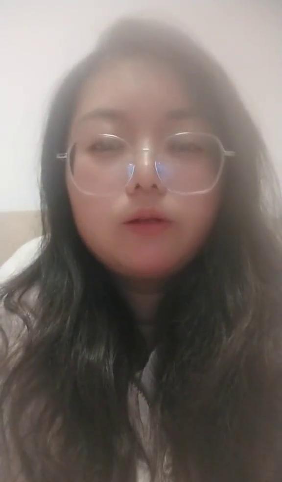 他以前自己开公司，后来跑去大厂上班。
一没背景，二没资源，怎么就逆袭了？
答案只