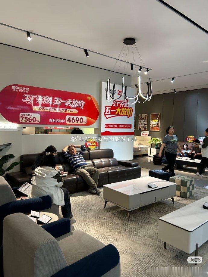 萌娃推开店门求助台州雨夜上演暖心接力雨夜孩童独自外出迷路，主动推门求助，热心市民