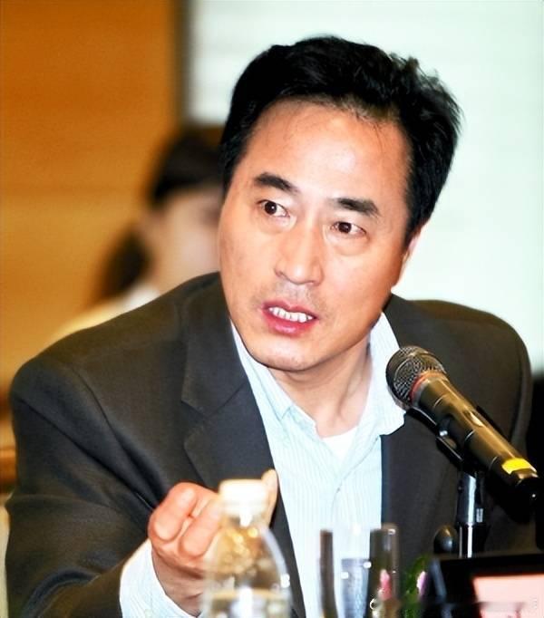 你觉得杨立新适合饰演哪位足球教练？ ​​​