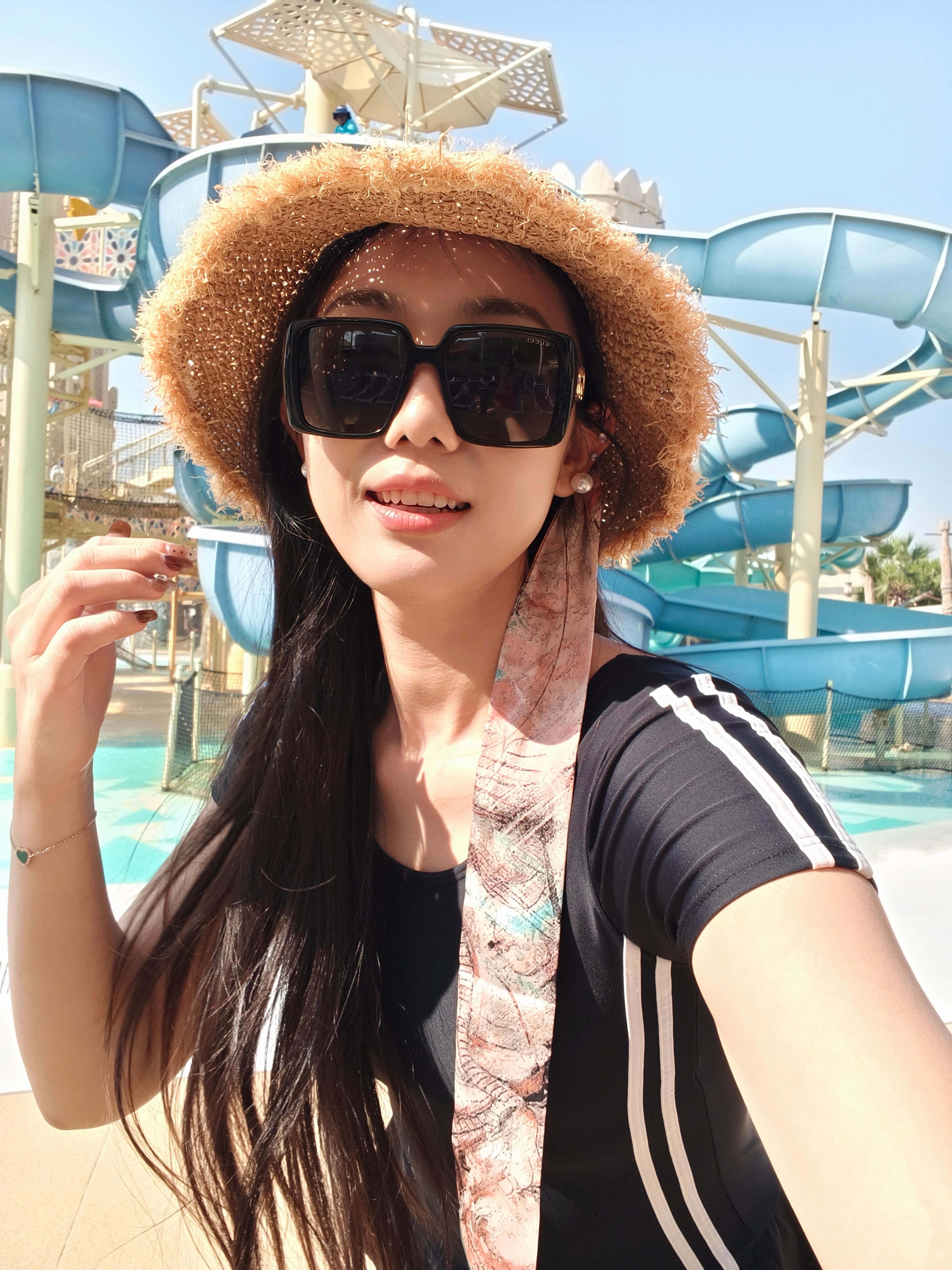 我去玩水了家人们～帮我看一会儿我手机！卷妹的唠嗑卷妹的日常ootd 阿联酋·亚斯