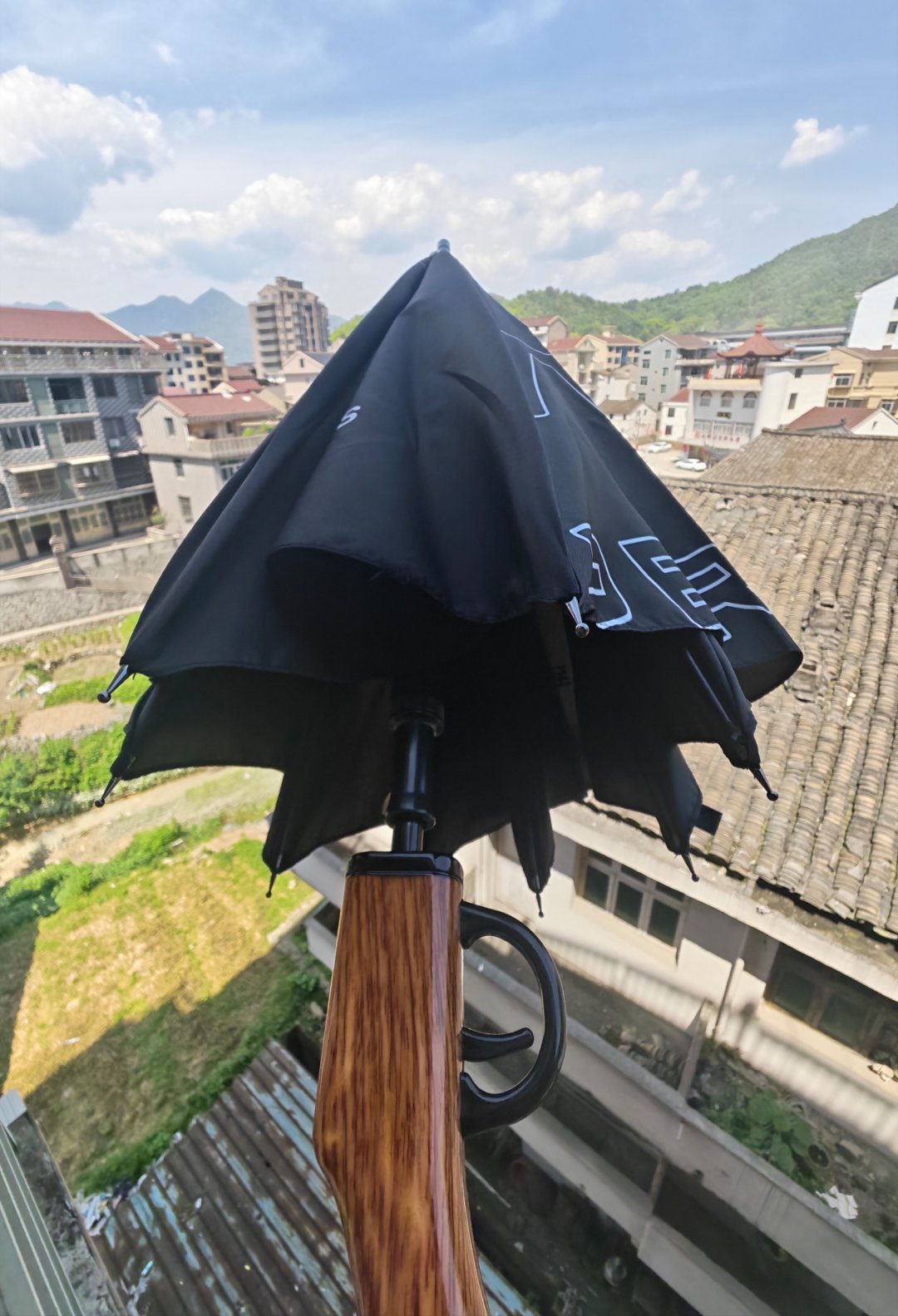 兄弟们  枪神执照都安排了，玩射击游戏肯定用一加手机啰！一加太会整活了，新品邀请