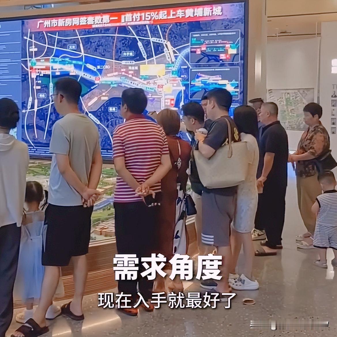 今天，广州楼市，再次传来惊天喜事！
 
据广州一名销售人员透露：一名香港客户，在