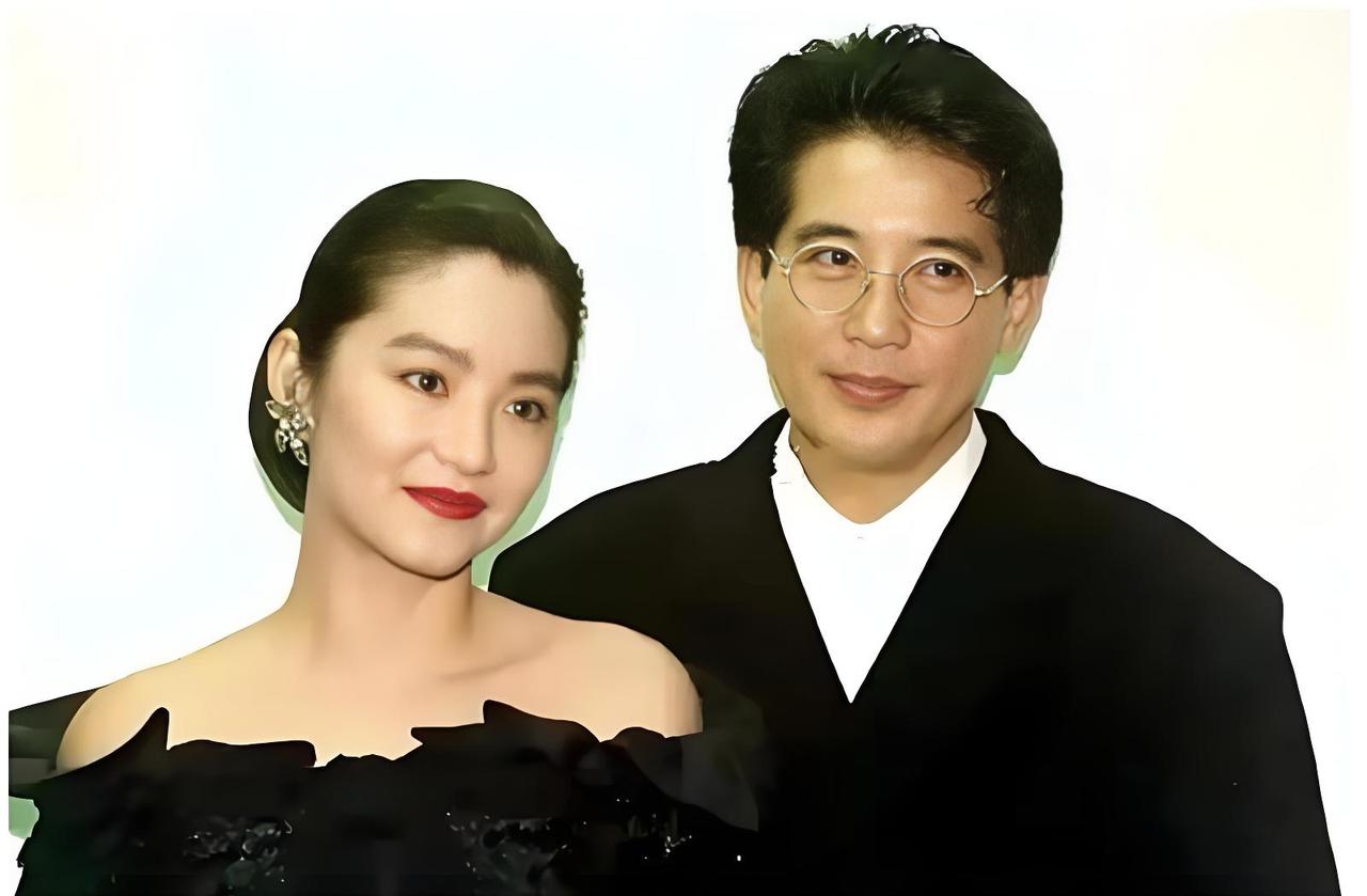 等了你20年，你却问她“机票谁出”？

80岁的秦汉近照曝光，头发胡子全白了，却