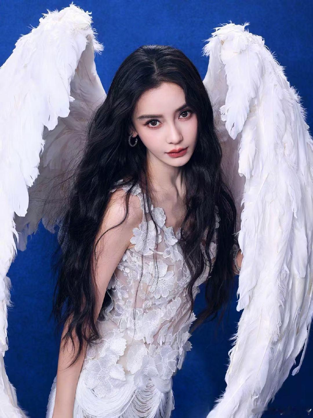 Angelababy白翅膀天使Angelababy天使的翅膀   简直美的不得了