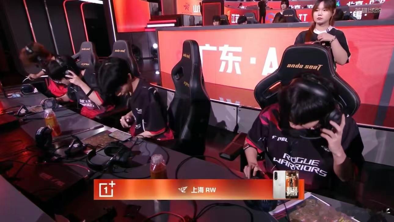 RW沙漠吃鸡 RW沙漠图吃鸡，单局搂了21分！和平精英职业联赛[超话] ​​​