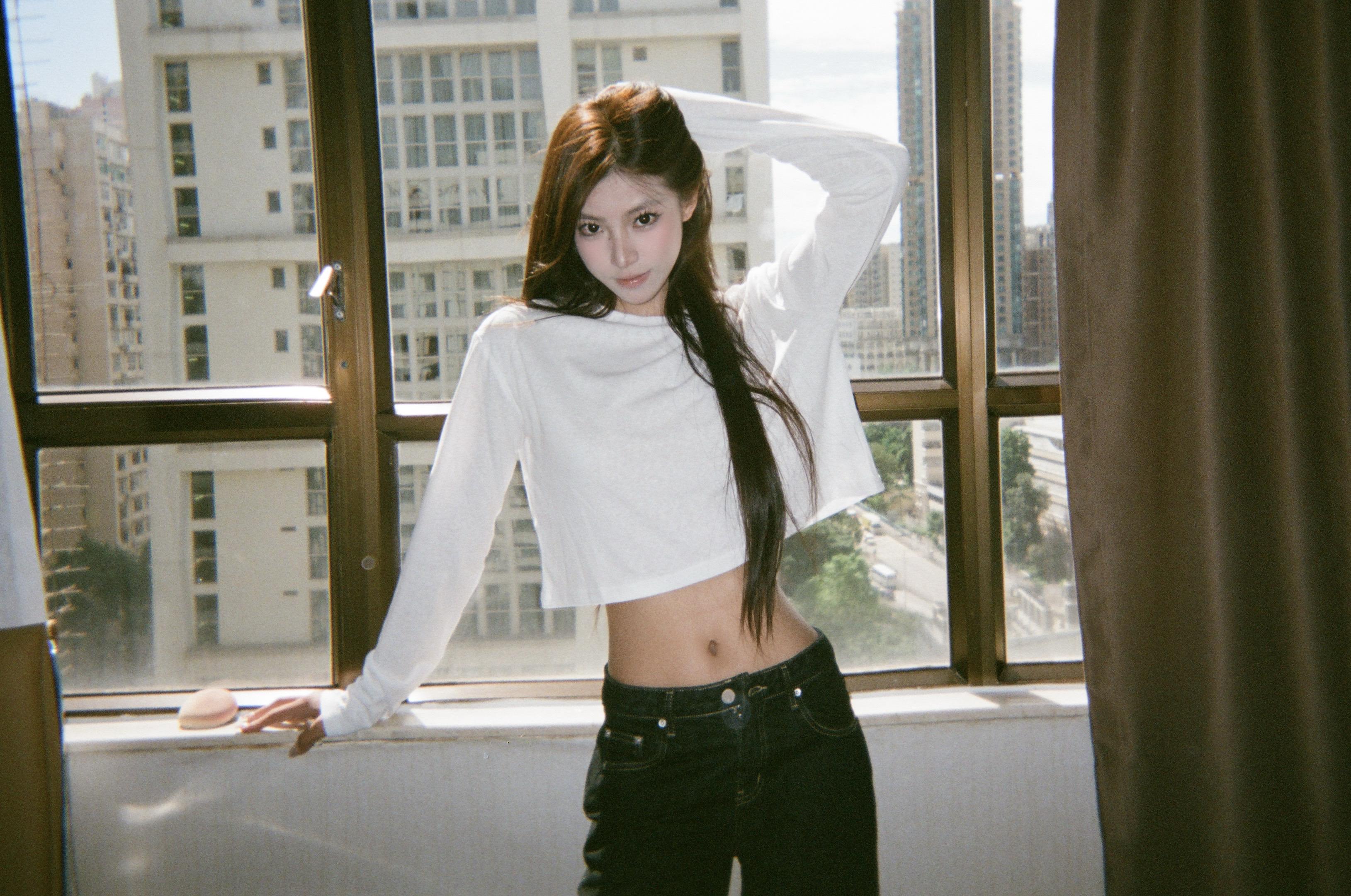 不期待任何的伞 我就是暴风雨。