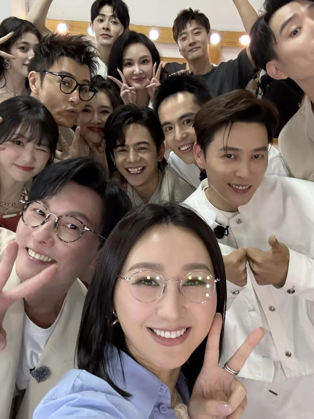 TVB高海宁晒《无限超越班3》收工照，龙丽组合