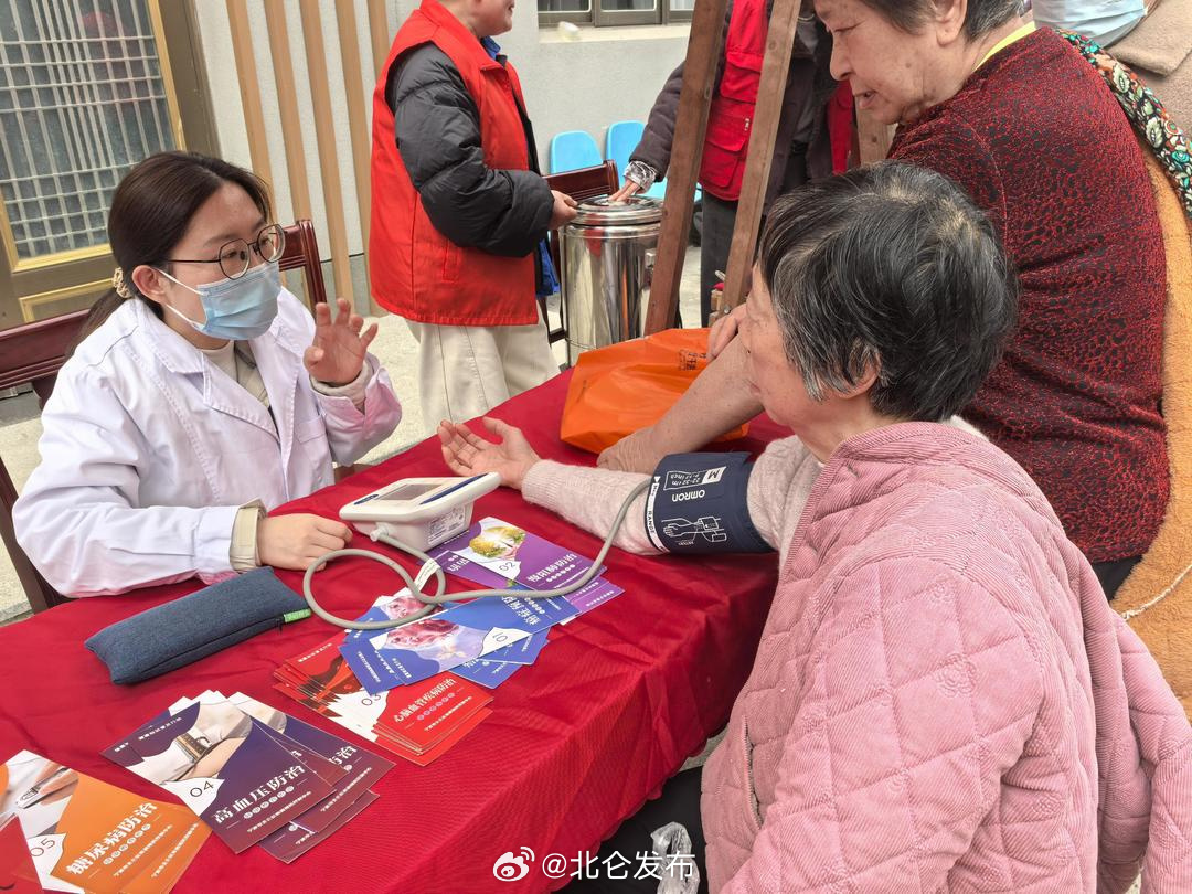 第63个学雷锋纪念日宁波北仑在行动今天是第63个“学雷锋纪念日”，连日来，北仑各