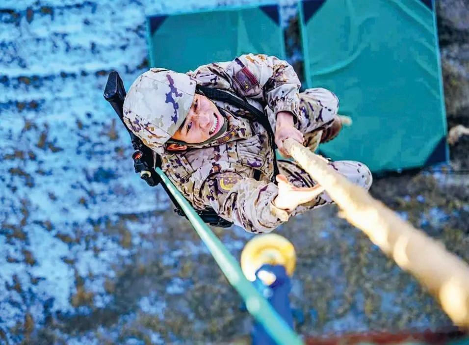 甬尚老兵的粉丝圈 【起床号 】时间是一位耐心的匠人，它镌刻年轮，也酝酿芬芳。所有