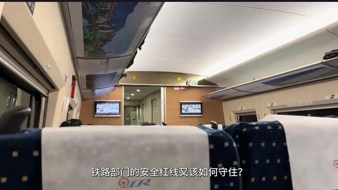 近日，“高铁B座是否真的更宽？”的话题在网络上引起热议，12306如何回应？
近