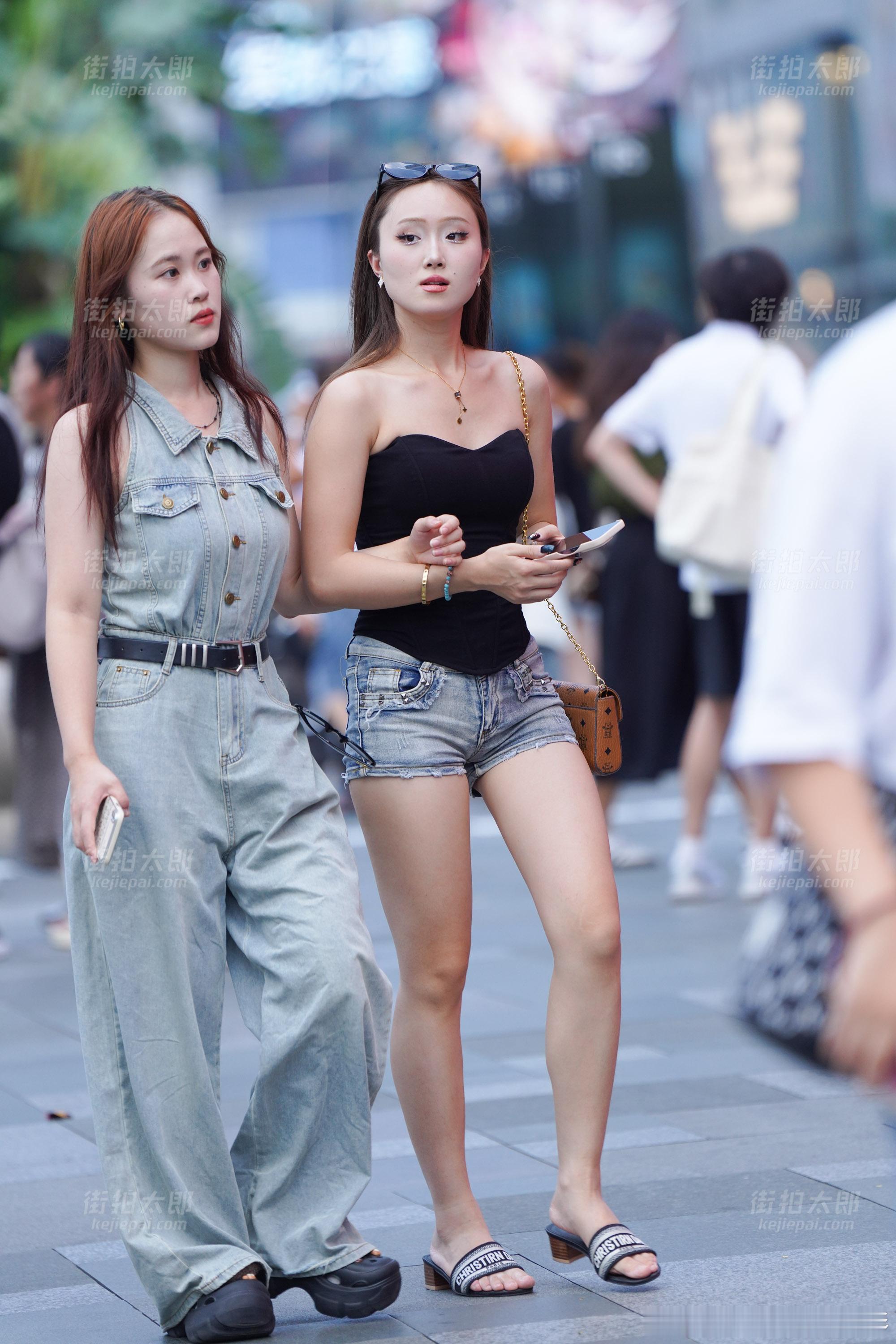 #街拍美女# ​​​