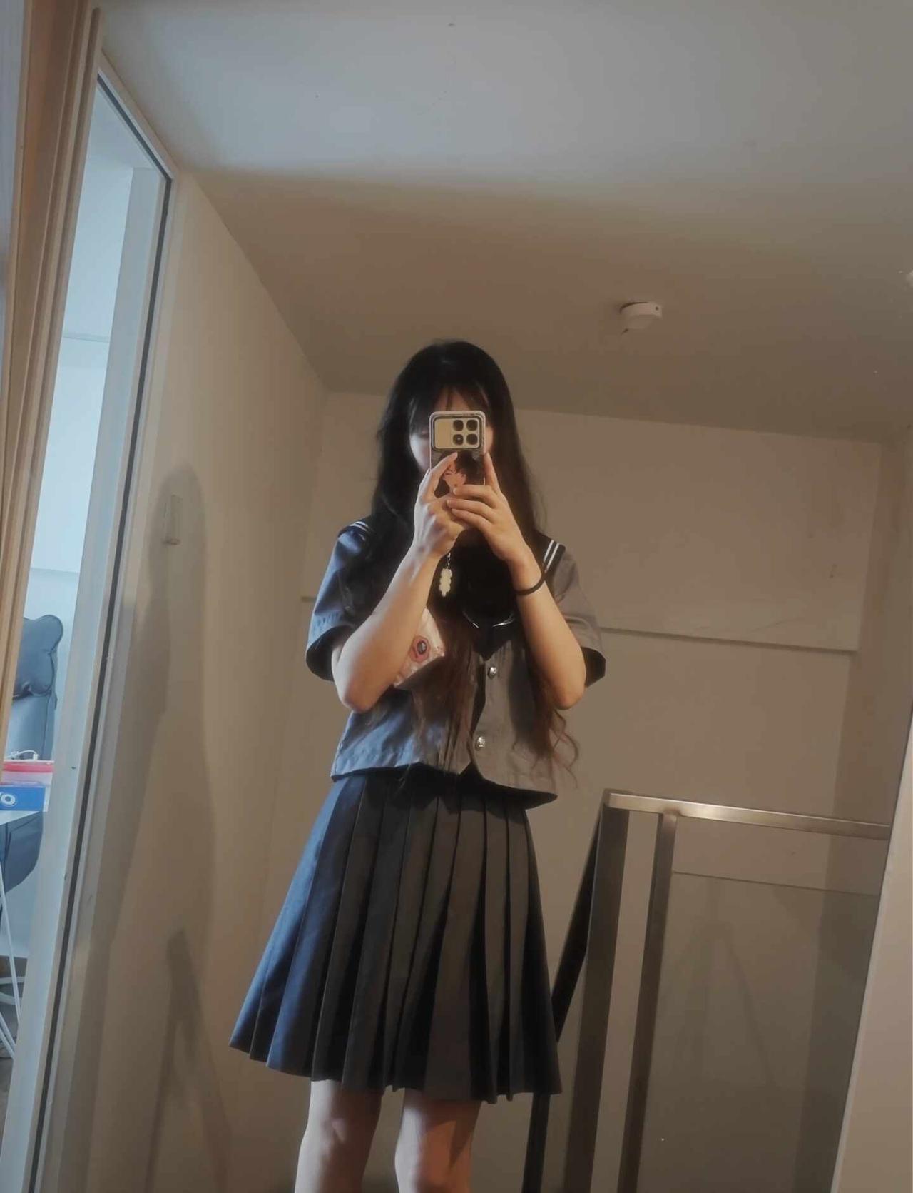 新的地方
jk穿搭 jk制服 灰色百褶裙 不露脸每日穿搭记录打卡 校供感 水手服