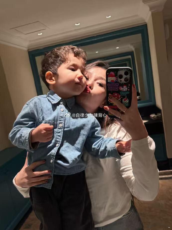 爸爸当家想嫁老婆的男人来了被米拉的经历狠狠惊艳，当过兵还做过刑警，气场强大又靠谱