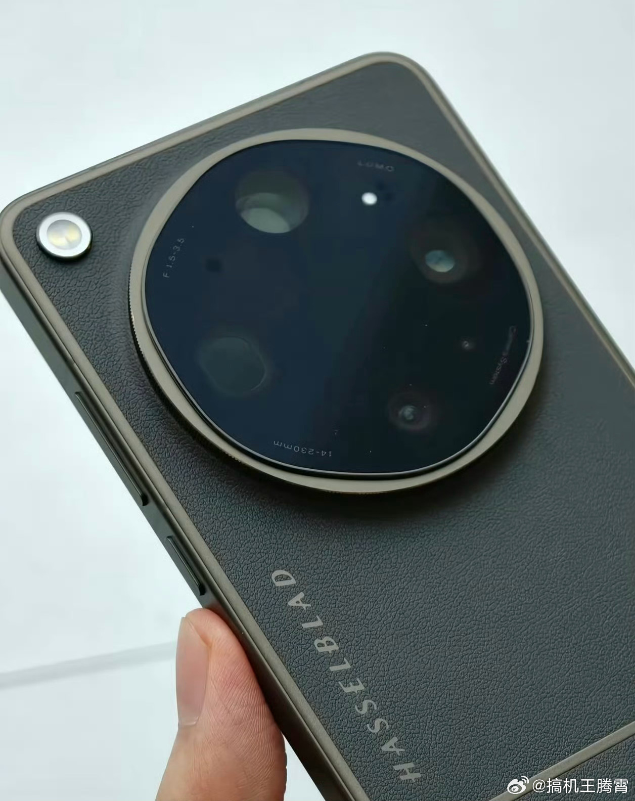 看到几张OPPO Find X9 Ultra细节图，说实话这配色我还蛮喜欢的，看