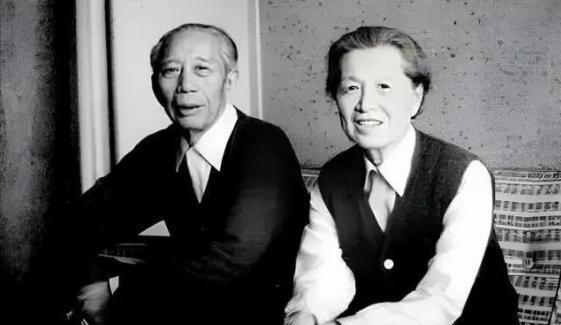 1937年，抗日战争全面爆发，无数满怀爱国热忱的年轻人投身到革命前线的斗争中，谱