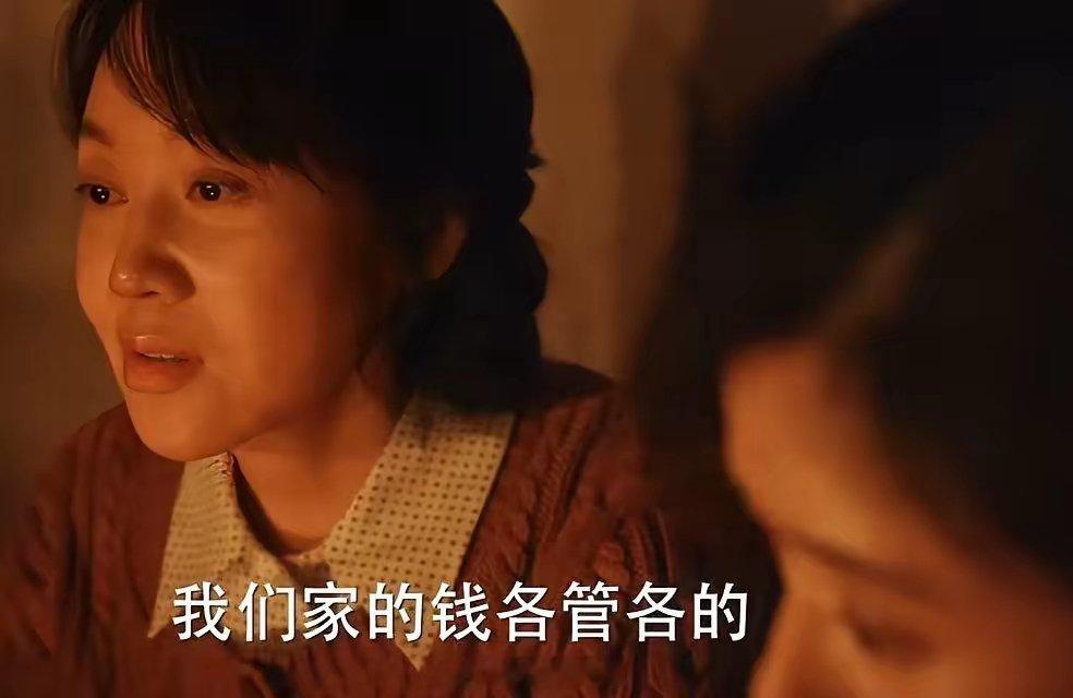 《小巷人家》庄超英的阅卷补贴不拿出来，黄玲还是有办法对付他的，她主动提出借钱给宋