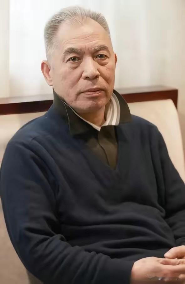 著名作家梁晓声的小姨20多岁时，未婚怀孕，誓死不说孩子的父亲是谁，最后被开除，生