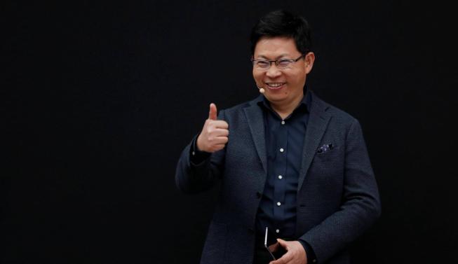 余承东批评团队设计不高级，建议升级审美
 
据媒体报道，近日华为余承东在朋友圈里