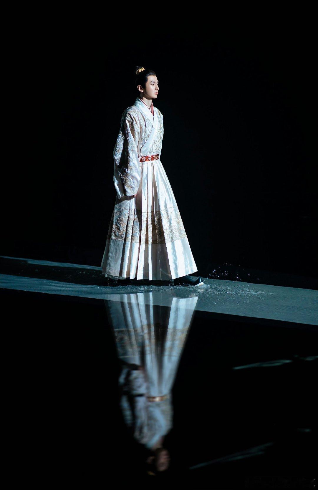 两京十五日杀青大吉！！期待早日和太子殿下朱瞻基相见成毅朱瞻基