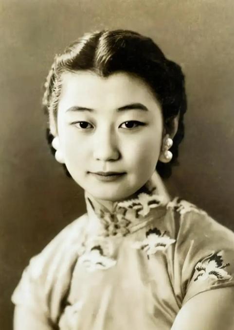 2003年，养老院有一个90岁老太太被一口水饺噎死了。工作人员在收拾遗物时，赫然