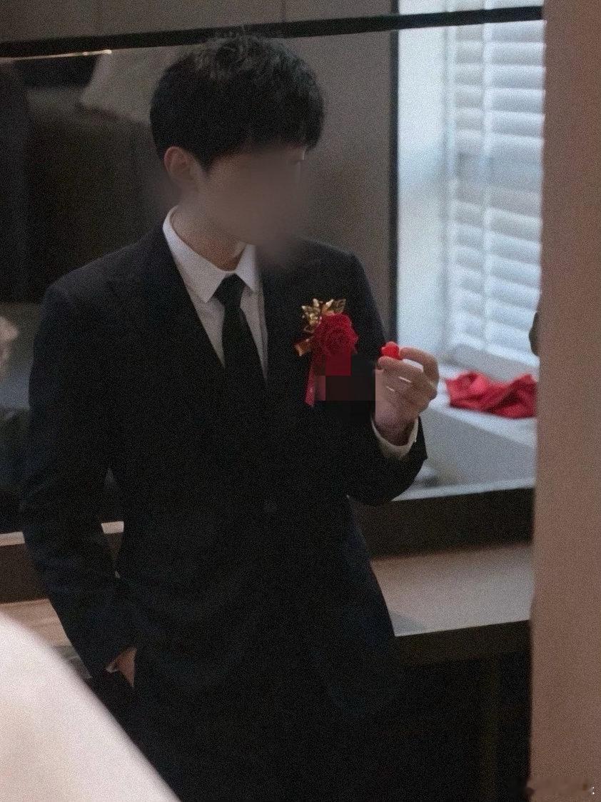 已经不太有人邀我做伴郎了。 