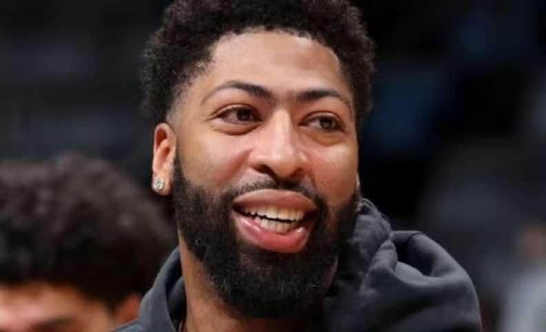 曝浓眉可能申请交易 据ESPN记者Ohm Youngmisuk报道，奇才与戴维斯