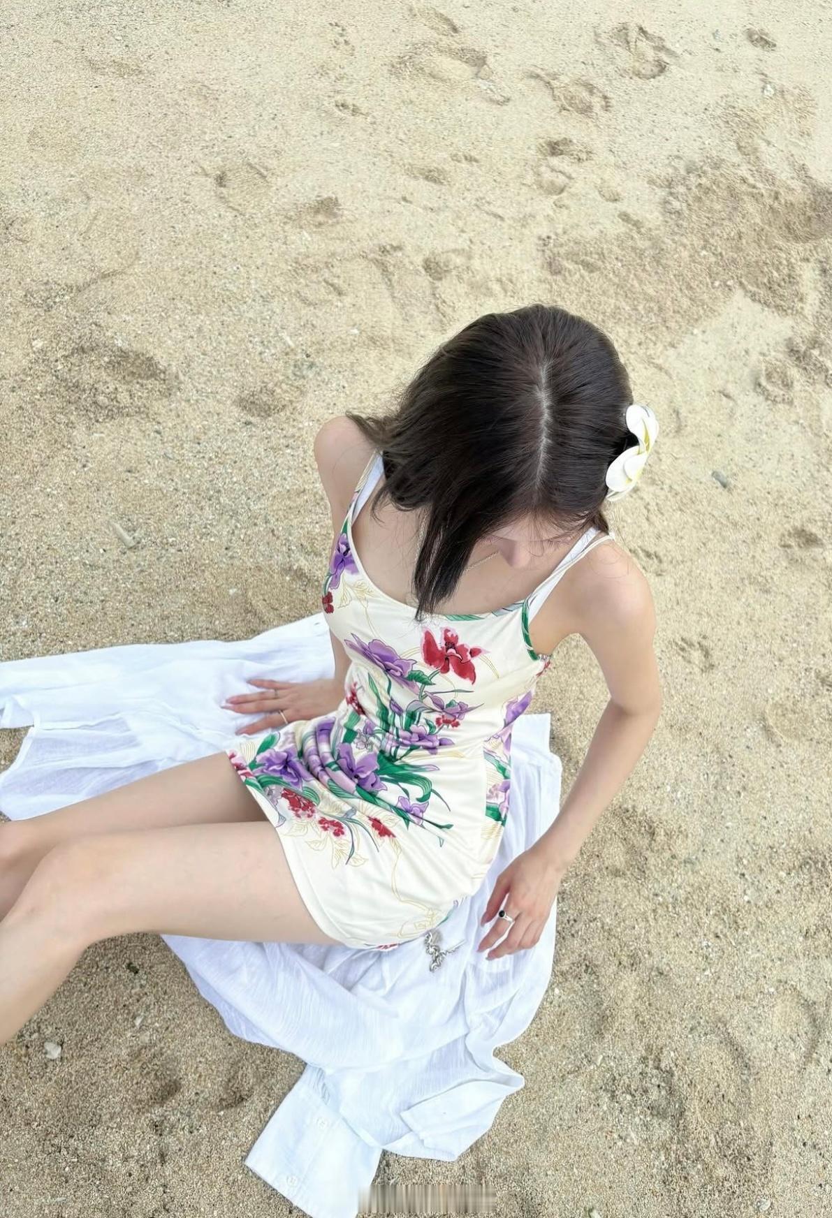 洪智允 洪智允 洪老师📷pose来啦🏝️ ​​​
