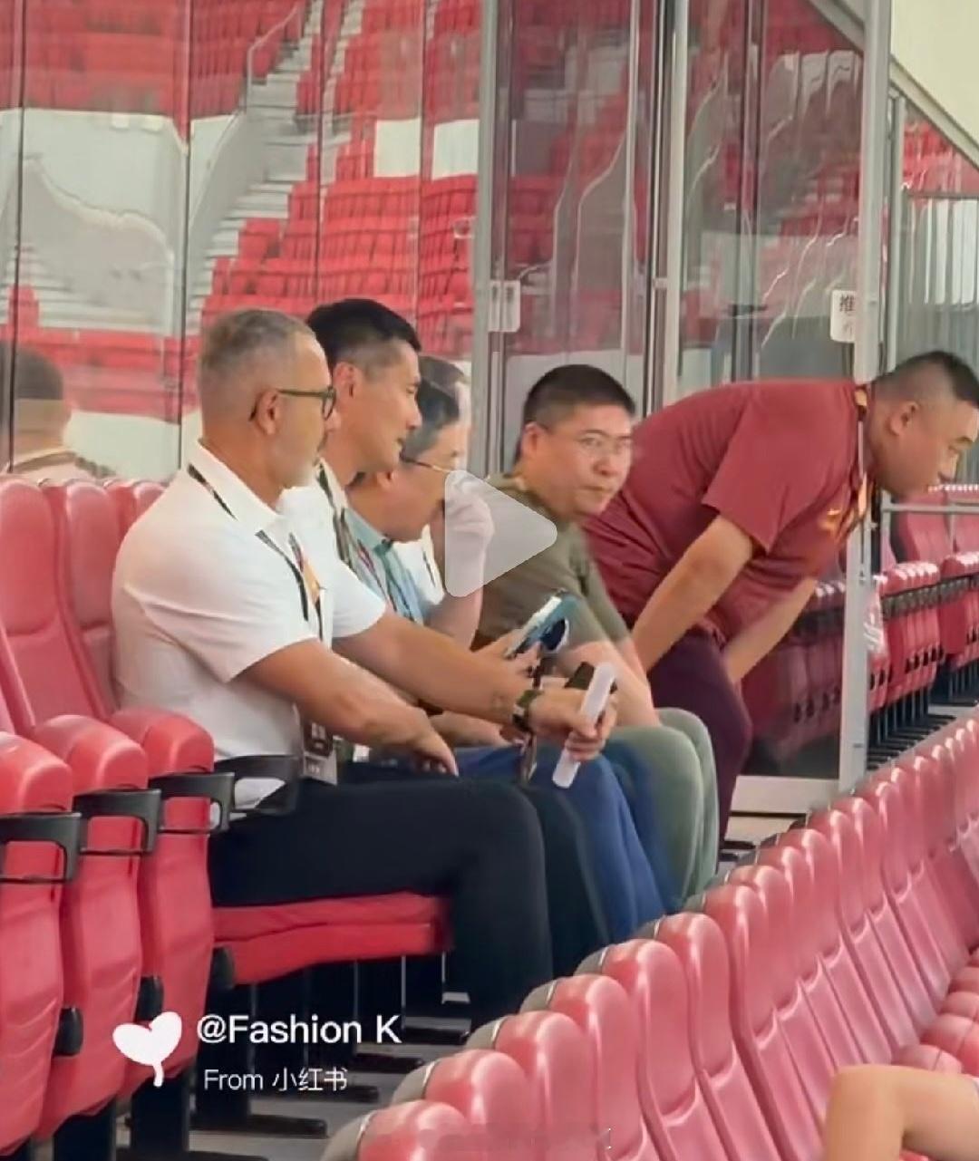 上海明日之星冠军杯，中国足协副主席许基仁￼和国足主帅邵佳一￼都亲临现场观看比赛。