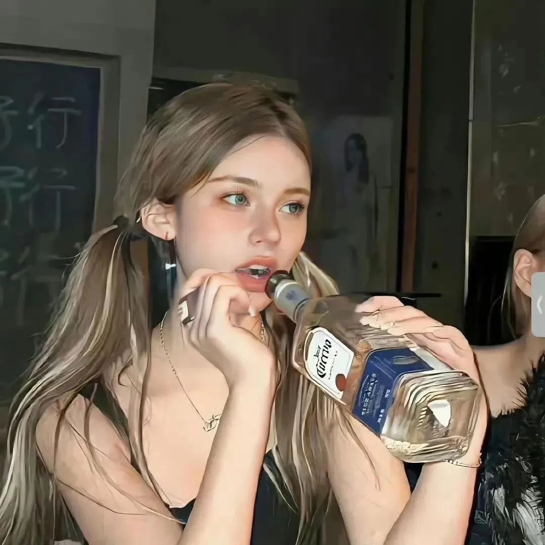 我有一个好朋友 虽然平时看上去总是大大咧咧的 但内心是个敏感的小孩 也会有不开心