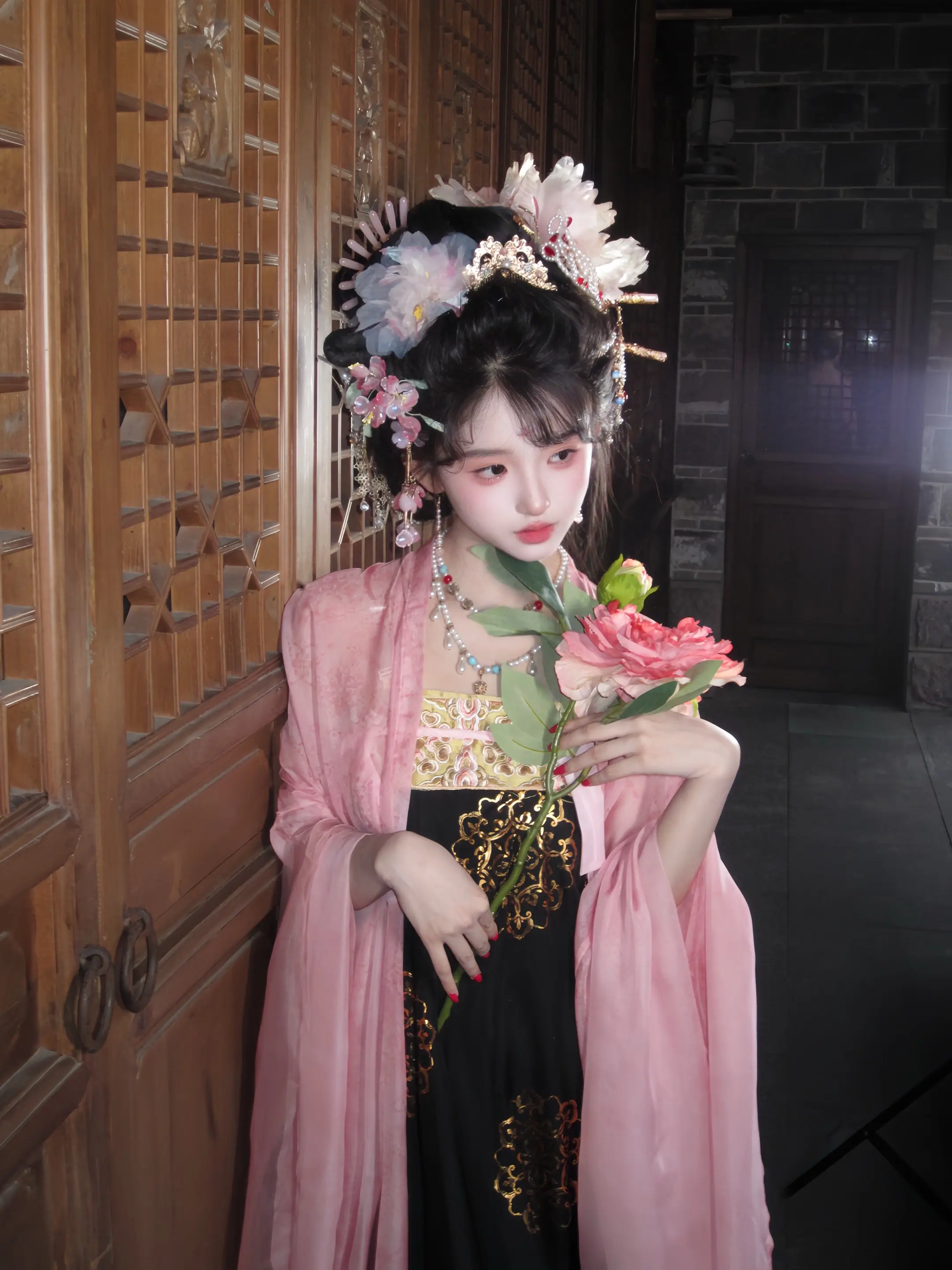 "着一袭华裳 赠一场古时梦"