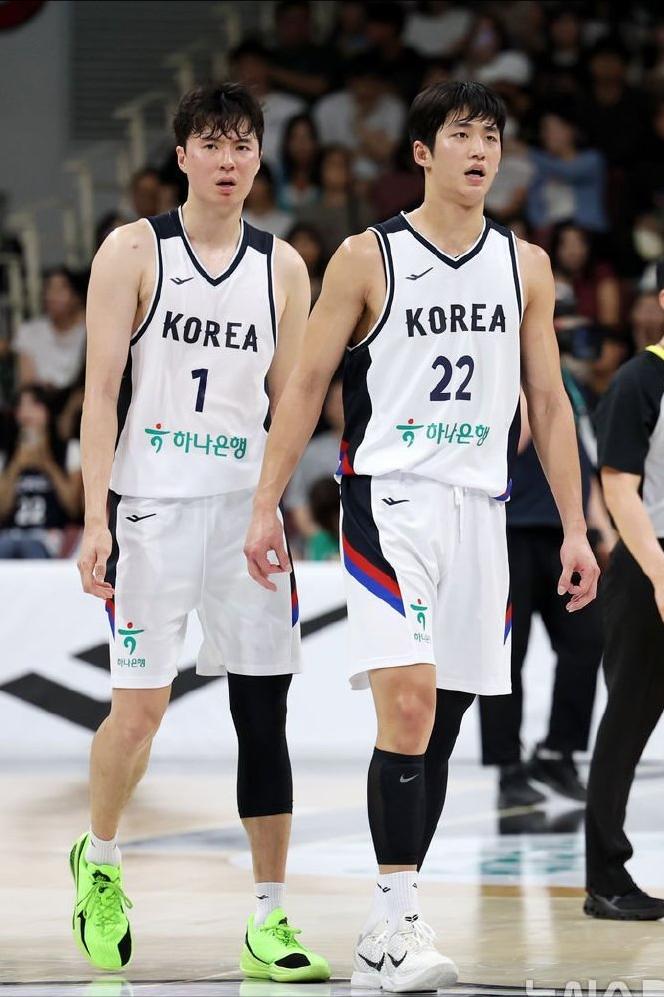 吕俊锡火线复出，韩国人玩得很阴啊。

之前膝伤退场的韩国男篮主力射手吕俊锡，本已
