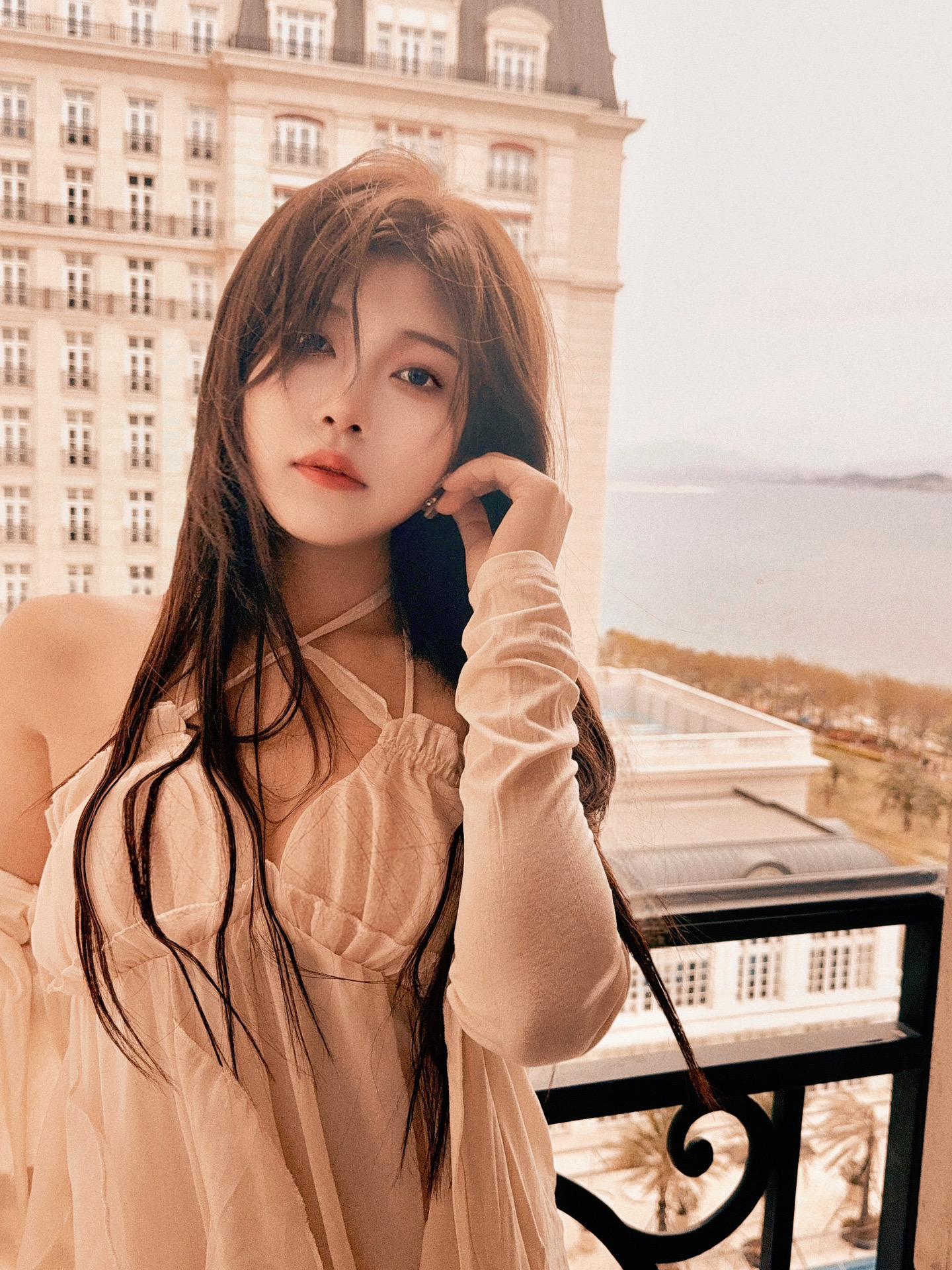 说来奇怪  那天看到没有回复的信息以后我就真的开始新的生活了