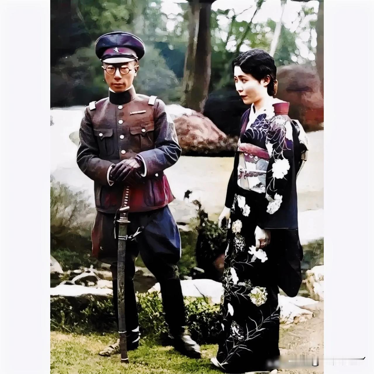 上世纪30年代末，东京，溥仪胞弟溥杰和妻子嵯峨浩的合影老照片