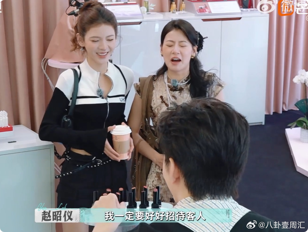 张予曦赵昭仪闯祸姐妹俩人懵懵又委屈的小表情太戳我了！大家轮流开玩笑的样子，活脱脱