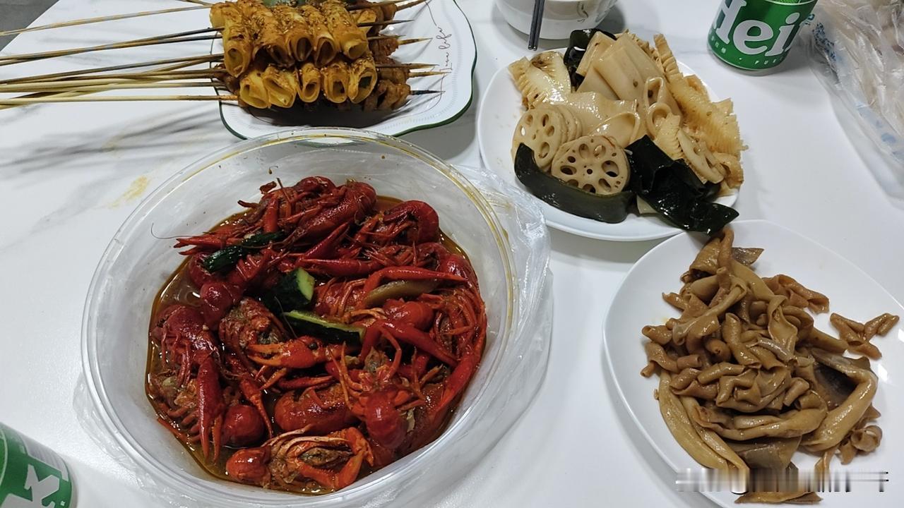 减肥的大忌是什么？
如果你晚上喝啤酒吃海鲜，烧烤，鸭货儿。
真的会让减肥半途而废