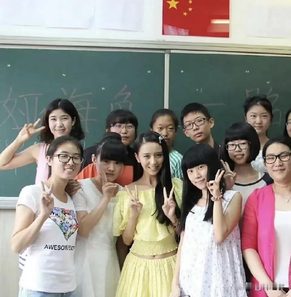 感觉明星和普通美女或者科技美女的区别就是纯天然的精致度，因为这种颜值是整不出来的