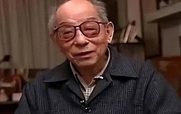 你敢信吗？一个被囚禁了半个多世纪的人，过得比99%的人都滋润，每晚专人点单、大厨