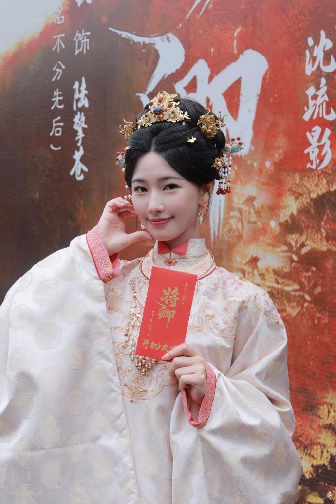 【每日组讯】网剧将卿开机 赵弈钦、方瑾主演的网剧《将卿》近日横店开机，讲述了陆擎