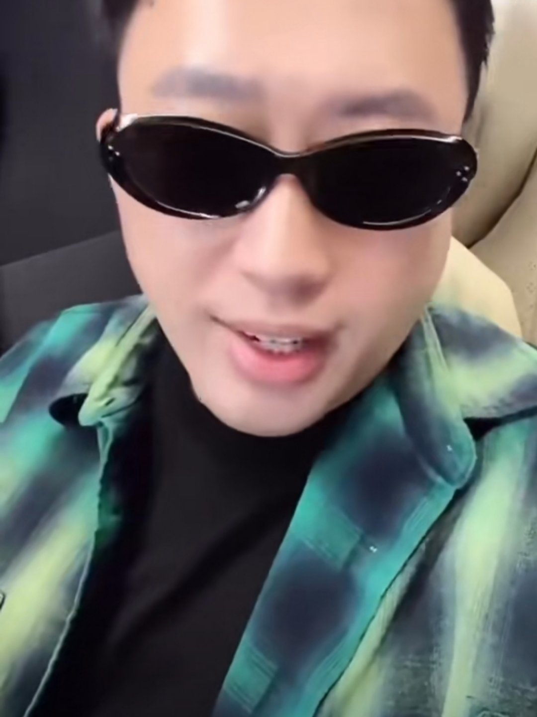 于正宣布要演戏 于正宣布要演戏，还说让自己变得更帅一点，肯定不能演老头，要演帅哥