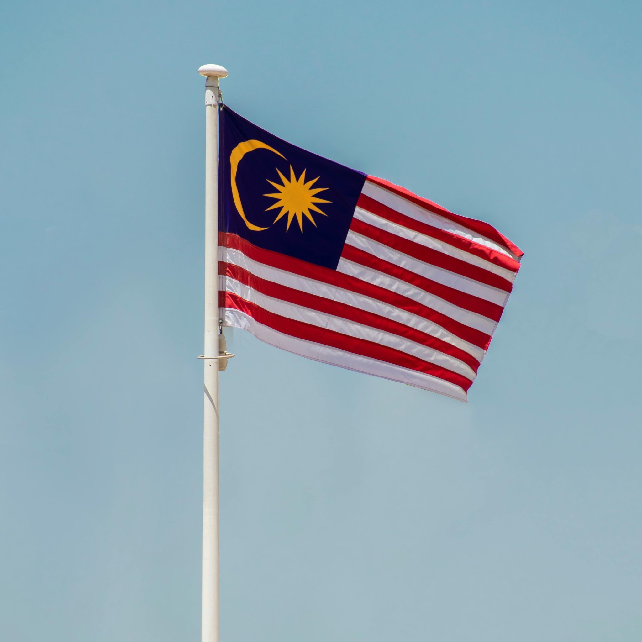 🇲🇾根据马来西亚教育部门的相关规定中学将由退役军人担任职务。理由是防止校园霸