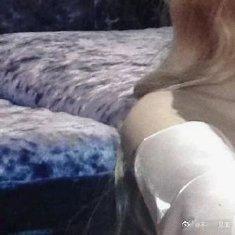 1200晨跑时被露水打湿的鞋尖，熬粥时飘起的米香，读旧书时抖落的干花……生活的甜