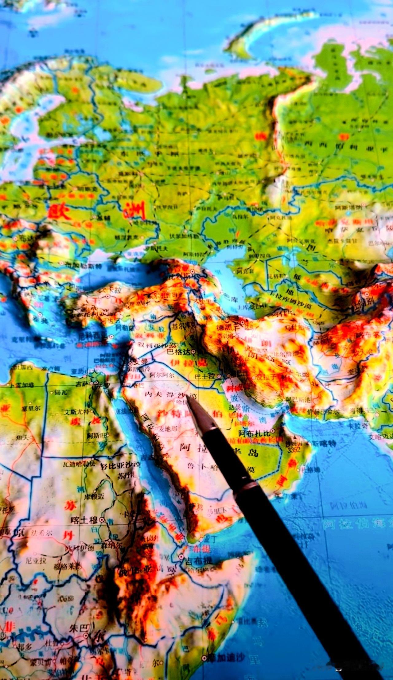 以色列这边：接下来以色列居民肯定全部躲防空洞，富人和在以色列的美国无关人员及使馆