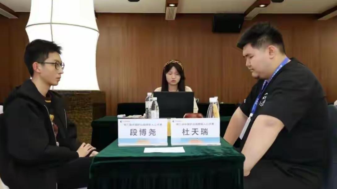 新人公开赛~段博尧提前一轮夺冠


第3届"中国体育彩票杯”中国职业围棋新人公开