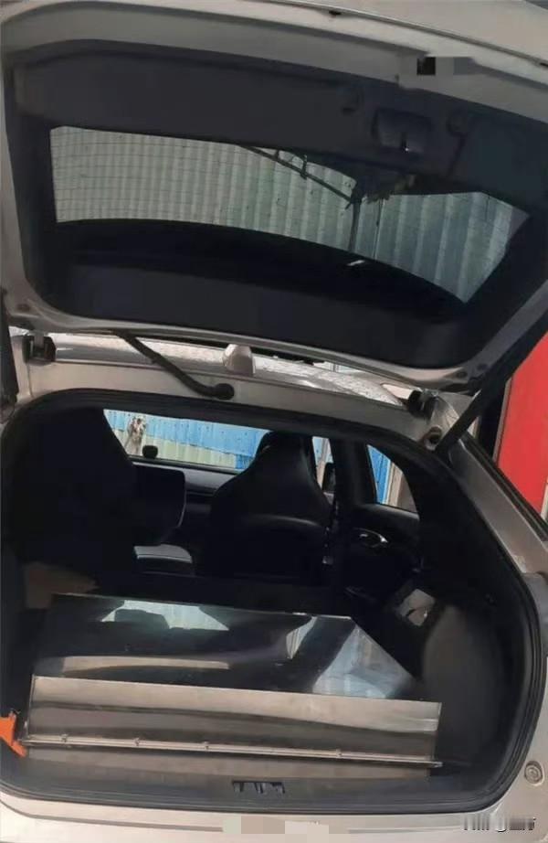 私人加装大电池，只能说：无知者无畏！

这个车主的操作不一般，他可能是觉得自己的