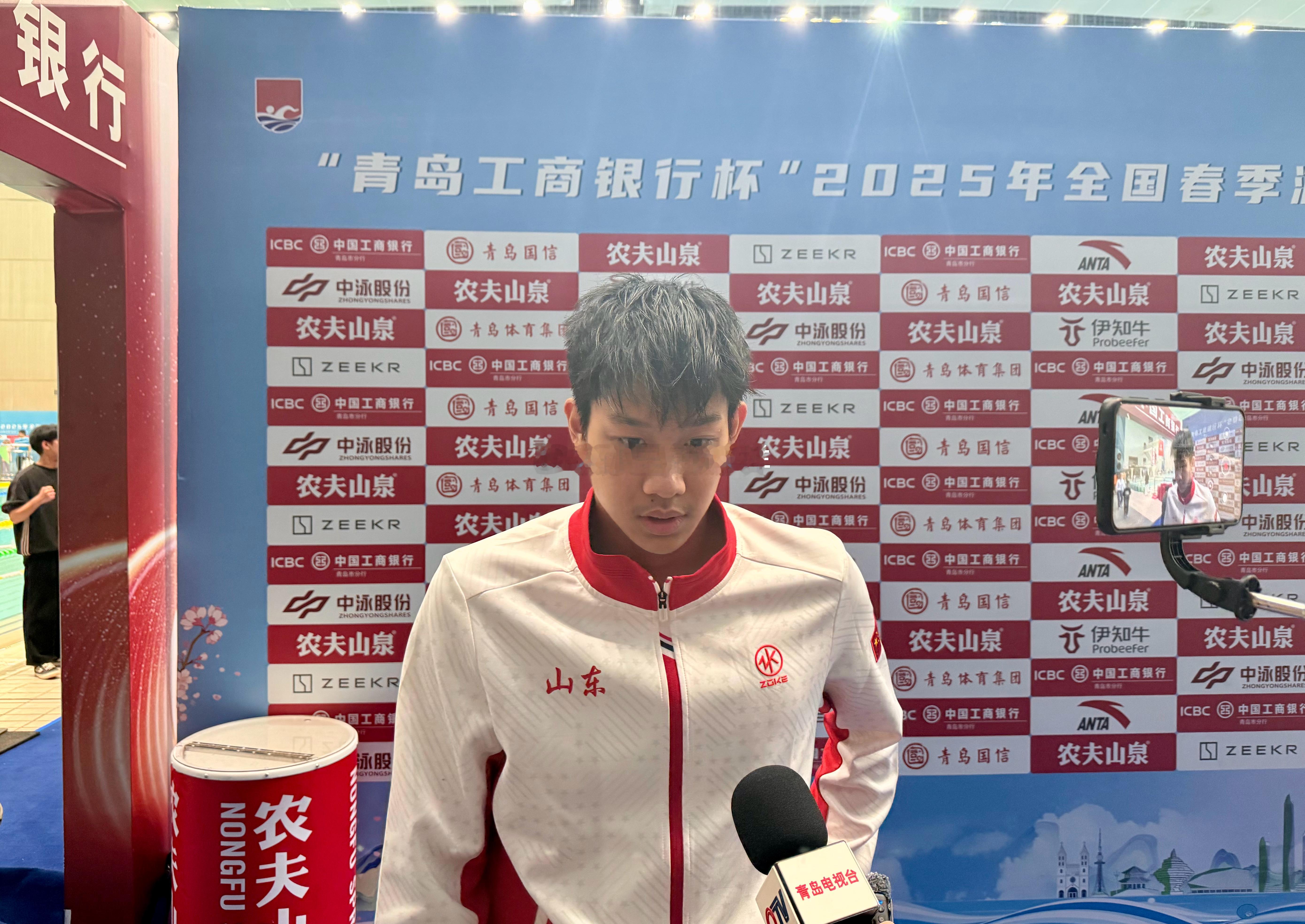 张展硕7金王从23年就开始关注张展硕，那时候他的名字还不为很多人所知，然后25年